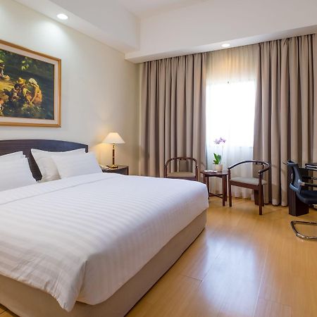 Sintesa Peninsula Hotel Palembang Exterior photo