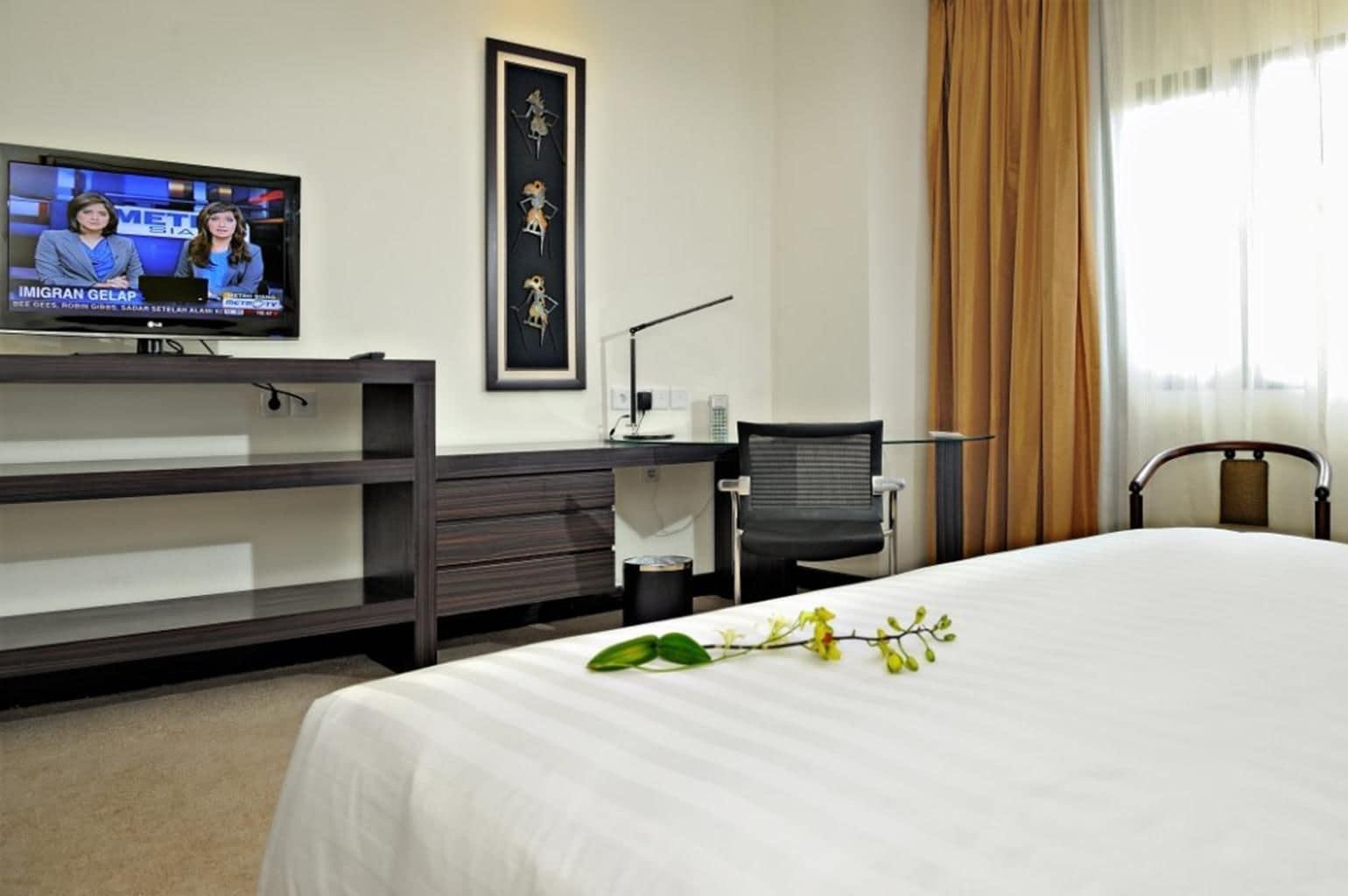 Sintesa Peninsula Hotel Palembang Exterior photo